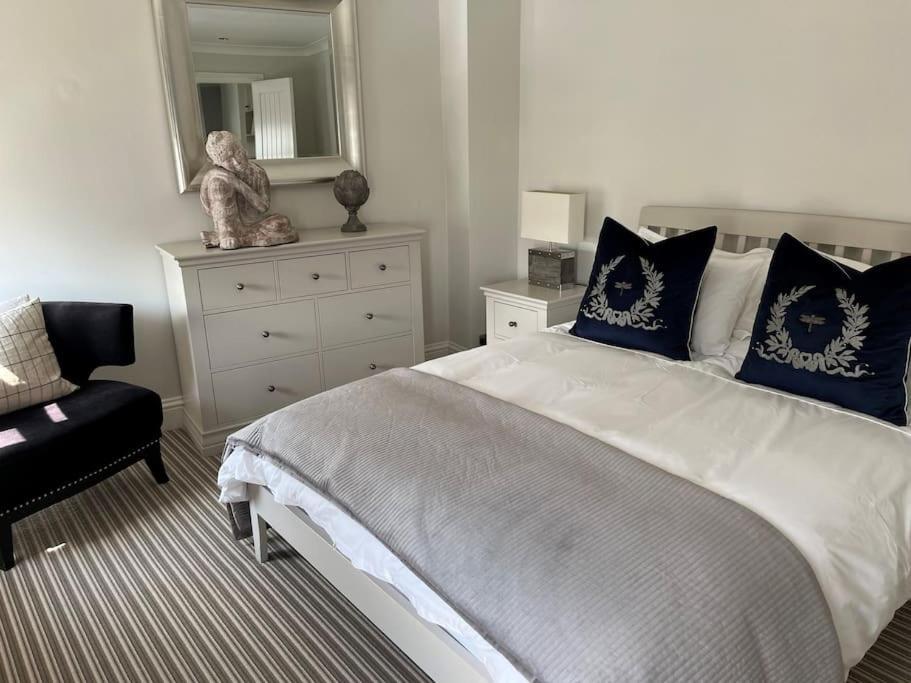 Beautiful Seafront Studio Apartment คลีทอร์ปส์ ภายนอก รูปภาพ
